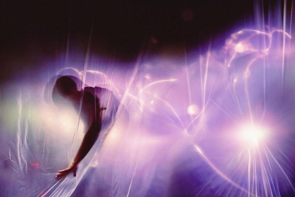 El traje del novio.tif Luis Guenel_horizontal.png