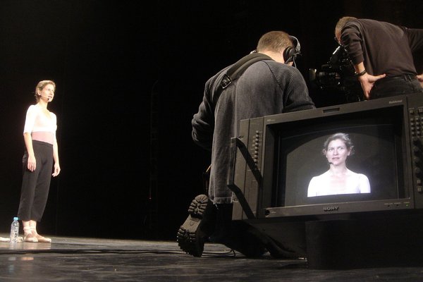 Continuidad de las cajeras.jpg jerome_bel_8_HD.jpg